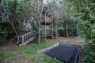 Cubby house (2012-09-07)