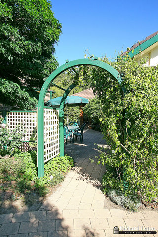 Courtyard (2007-05-31)