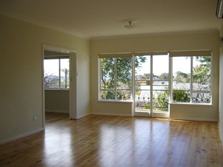 Lounge Room (2011-05-20)