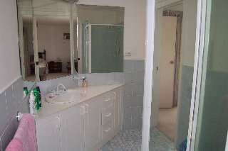 Ensuite (2003-03-06)