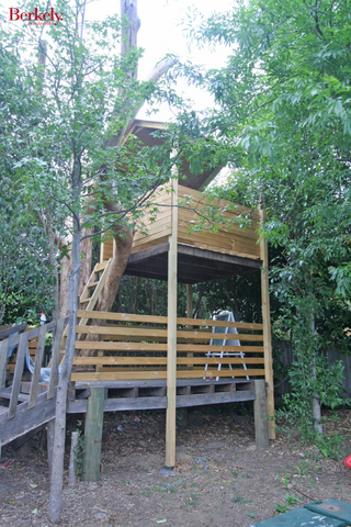 Cubby house (2007-10-26)