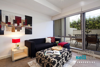 Lounge Room (2014-09-02)