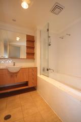 Bathroom (2016-08-22)
