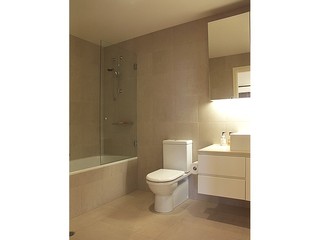 Main Bathroom (2013-05-21)