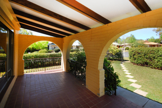 Front Verandah overlooking garden (2017-11-29)