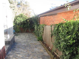 side of house (2010-05-11)