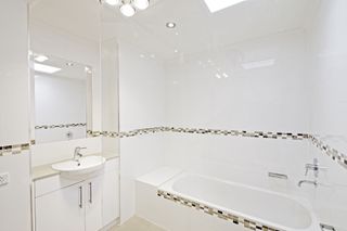 Bathroom (2013-10-04)