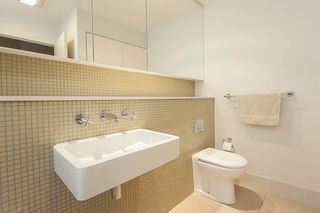 Bathroom (2012-08-24)