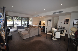 Lounge Room (2015-10-27)