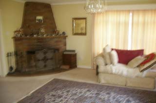 Living room (2002-08-19)