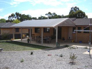 Pergola & yard (2005-04-19)