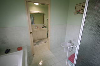Bathroom (2006-11-09)