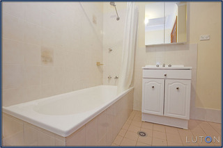 Bathroom (2011-01-13)