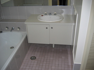 Bathroom (2006-08-30)