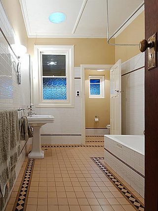 Bathroom (2004-10-20)