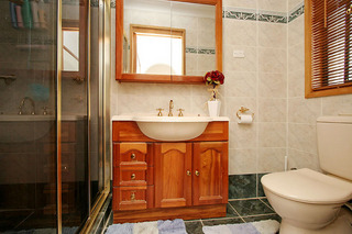 Ensuite to master (2011-03-25)