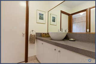 Bathroom (2011-05-11)
