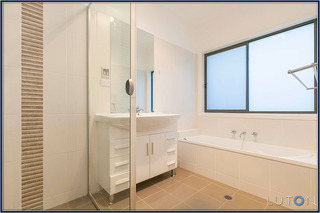 Bathroom (2013-06-19)