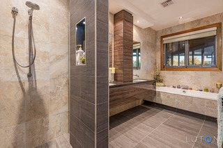 Bathroom Two (2015-10-06)