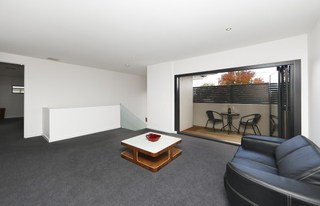 Living Room-to balcony (2013-07-10)