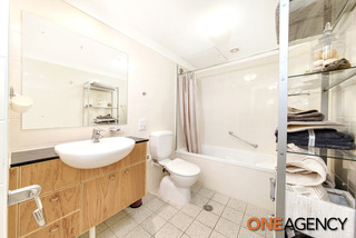 Bathroom (2015-10-29)