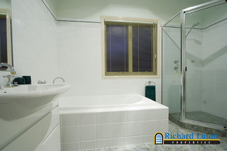 Bathroom (2006-05-18)