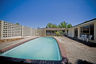 Pool/Entertaining (2009-11-12)