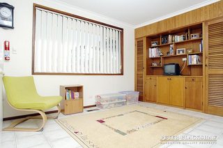 Family room (2006-09-14)
