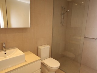 Bathroom (2017-10-18)