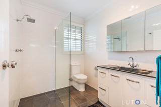 Ensuite to Main Bedroom (2017-11-15)