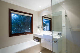 Bathroom (2012-09-07)