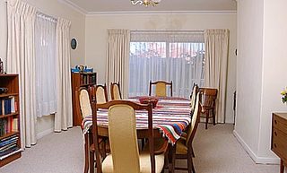 Dining (2004-03-02)
