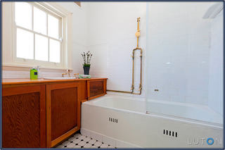 Bathroom (2012-03-22)