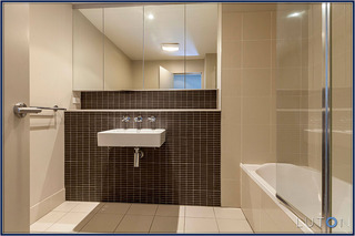 Bathroom (2013-01-15)