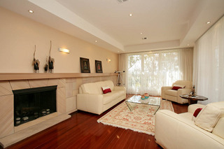 Formal Living (2009-09-04)
