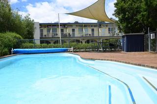 Pool (2013-04-30)