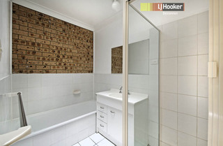 Main Bathroom (2011-03-17)
