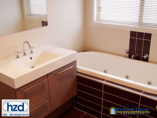 Bathroom (2005-08-12)