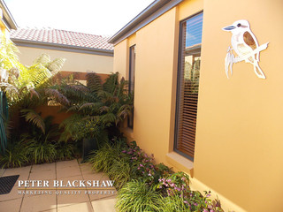 Front courtyard (2016-10-25)