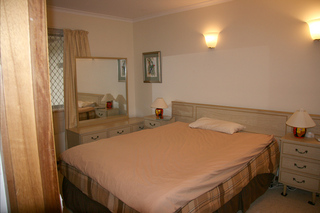 Flat Bedroom (2009-10-29)