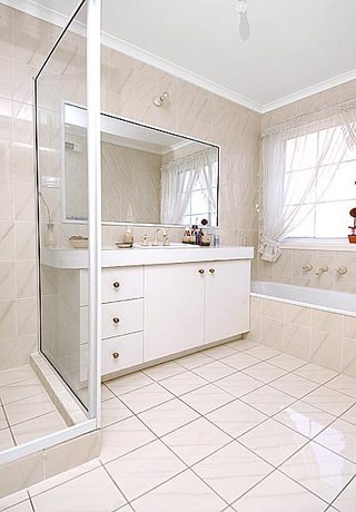 Bathroom (2004-10-15)