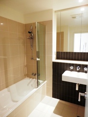 Main bathroom (2013-05-20)
