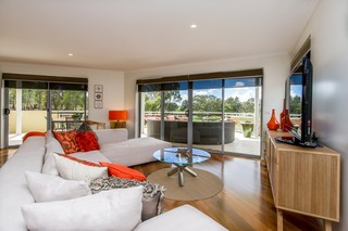 Lounge Room (2013-10-16)