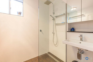 Bathroom (2015-09-25)