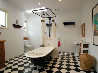 Bathroom (2006-10-19)