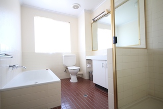 Bathroom (2016-03-03)