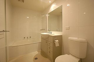 Bathroom (2006-11-21)