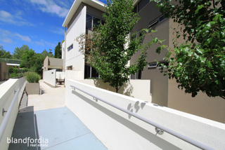 Entrance to Courtyard (2011-02-07)