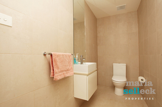 Powder Room (2011-11-18)