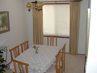 Dining (2002-03-22)